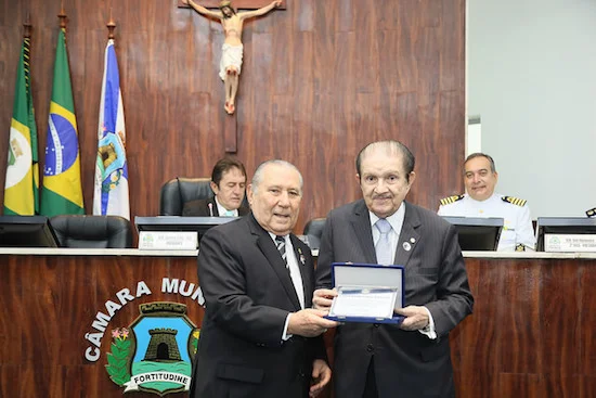Mauro Benevides recebe homenagem pelos 30 anos da Constituição Federal