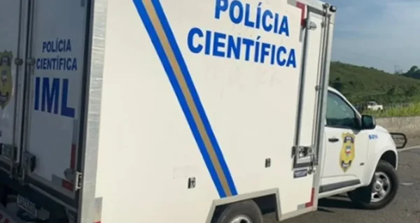 Imagem colorida de veículo do IML - Metrópoles