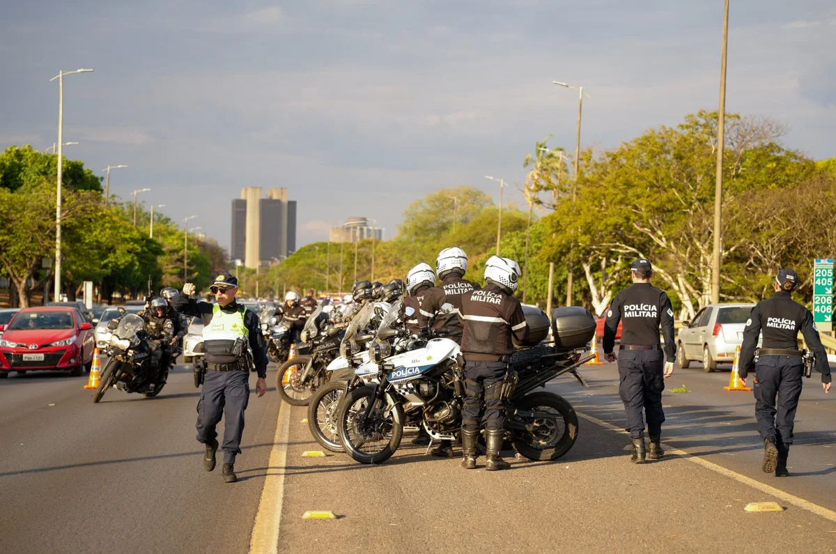 As 55 novas motocicletas são de alta cilindrada para escolta funcionam também como batedores da polícia As 55 novas motocicletas são de alta cilindrada para escolta funcionam também como batedores da polícia