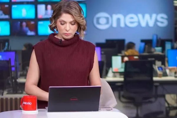 "Morro ontem. Nasço amanhã", diz Daniela Lima após demissão - Metrópoles