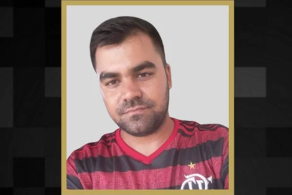 imagem colorida de professor de futebol é procurado pela polícia por abusar de menores