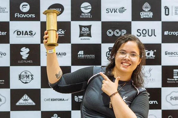 Barista Juliana Félix faz vaquinha para disputar mundial de café