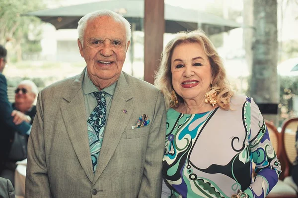 Pioneiros de Brasília homenageiam Gilberto e Mara Amaral em almoço