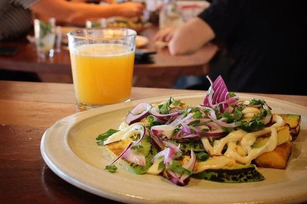 Antonieta Café promove brunch latino neste domingo