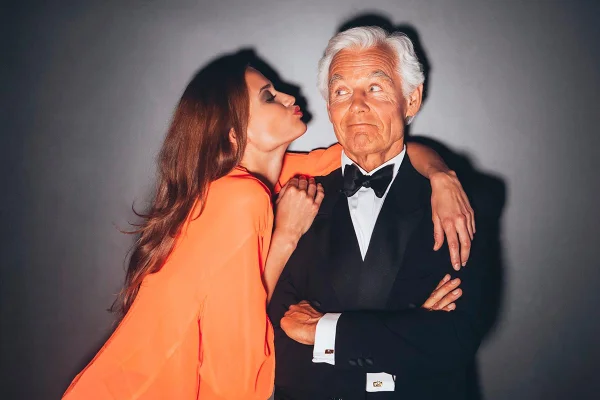 homem mais velho e mulher mais nova