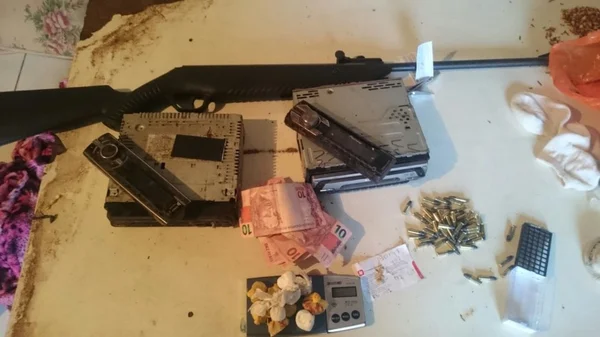 Polícia Militar fecha ponto de tráfico de drogas no Sol Nascente