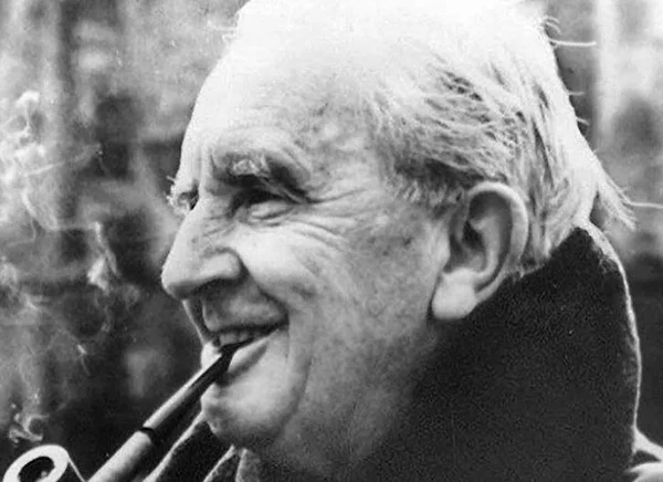 Livro de Tolkien é lançado em inglês e português e inaugura projeto