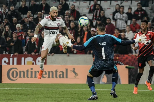 Com três gols anulados, Athletico-PR e Flamengo empatam em 1 x 1