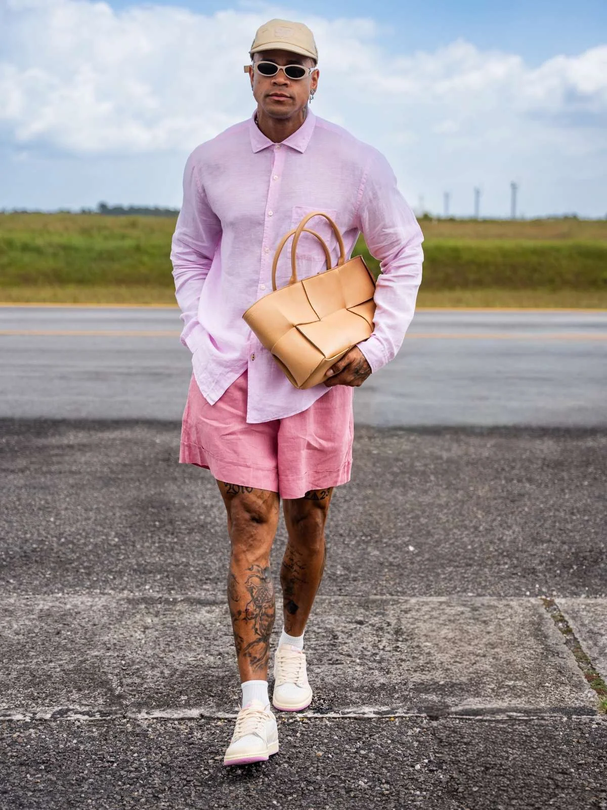 O cantor mistura elementos preppy com a moda urbana O cantor mistura elementos preppy com a moda urbana