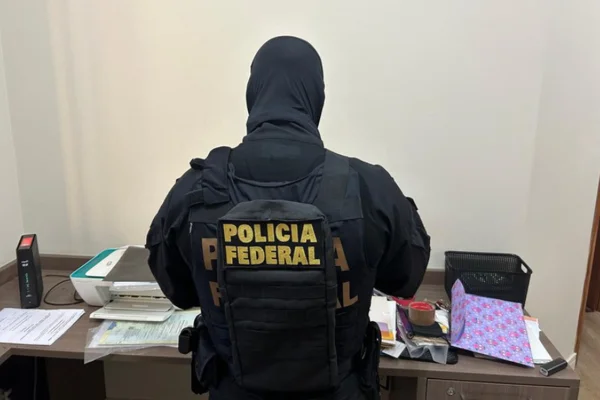 Quadrilha movimenta mais de R$ 16 milhões com contrabando de cigarros