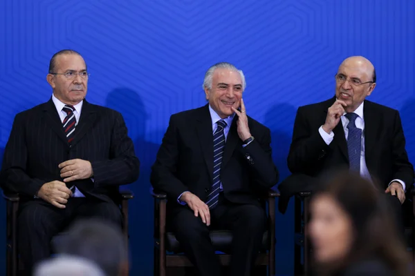 Temer deve manter reajuste em 2018, mas quer elevar INSS de servidor