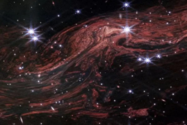 Imagem de Telescópio Espacial James Webb sobre poeira interestelar - Metrópoles
