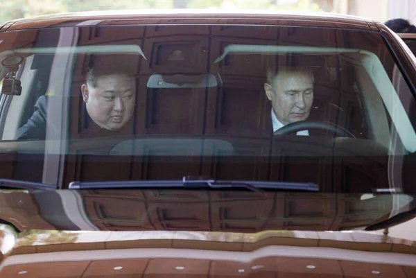imagem colorida. Putim e Kim