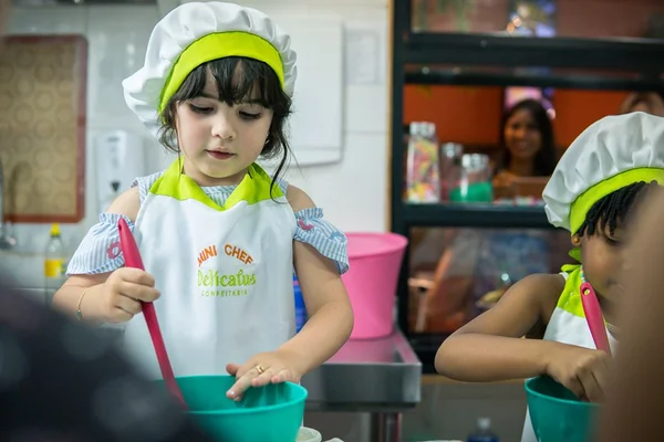 Confeitaria em Águas Claras promove oficina de culinária para crianças