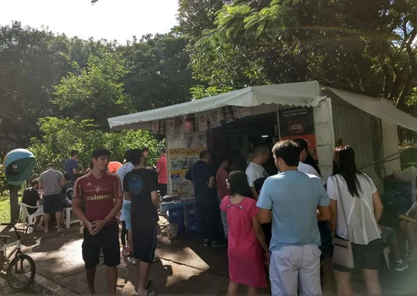 Copa de 2018: troca de figurinhas movimenta banca na Asa Norte
