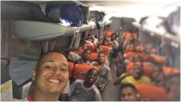 Treinador morto em acidente fez selfie com jogadores a caminho de MG