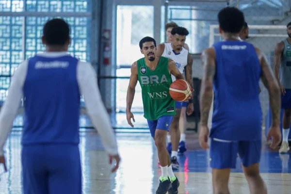 Helinho, técnico pentacampeão do NBB, projeta futuro na Seleção - destaque galeria