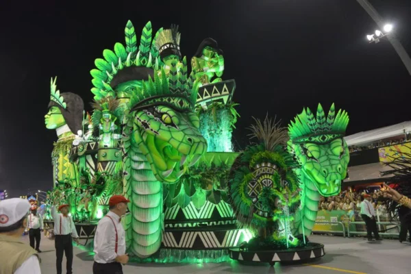 Carnaval: escolas de samba do Grupo Especial desfilam nos dias 28/2 e 1º/3. O Grupo de Acesso 2 vai para a avenida no dia 22/2 e o Acesso 1 no dia 2/3 - Metrópoles