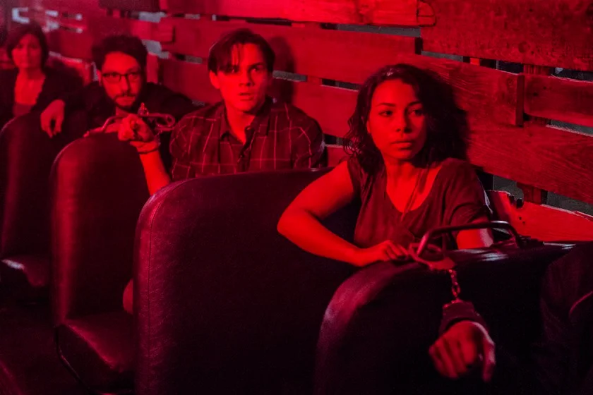 <a href="https://www.netflix.com/br/title/80077417" target="_blank"><b>Colony:</b></a> Quando Los Angeles é invadida por extraterrestres e vira um local murado, um ex-agente do FBI e sua esposa arriscam tudo para encontrar seu filho perdido. Assista ao <a href="https://www.youtube.com/watch?v=zYRHyK4V-LU" target="_blank">trailer</a> <a href="https://www.netflix.com/br/title/80077417" target="_blank"><b>Colony:</b></a> Quando Los Angeles é invadida por extraterrestres e vira um local murado, um ex-agente do FBI e sua esposa arriscam tudo para encontrar seu filho perdido. Assista ao <a href="https://www.youtube.com/watch?v=zYRHyK4V-LU" target="_blank">trailer</a>