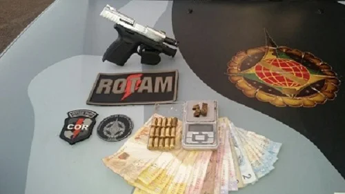 PM apreende arma e drogas na 307 Sul