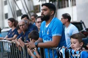 Jogadores do Grêmio chegam ao Hotel Windsor, em Brasília, neste sábado (11), para a partida contra o Cruzeiro, válida pelo Campeonato Brasileiro. O confronto está marcado para domingo (12), na capital federal. Jogadores do Grêmio chegam ao Hotel Windsor, em Brasília, neste sábado (11), para a partida contra o Cruzeiro, válida pelo Campeonato Brasileiro. O confronto está marcado para domingo (12), na capital federal.