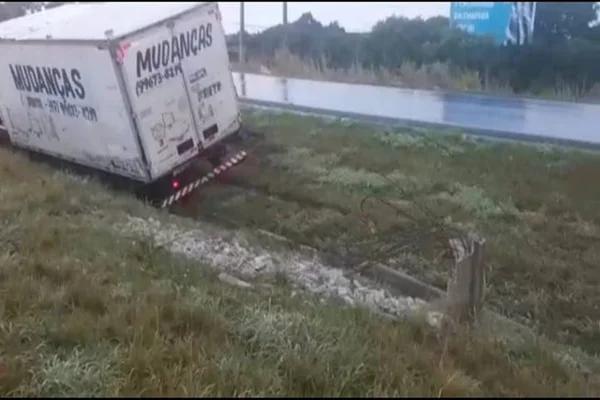 Caminhão Mudanças Acidente na BR-020
