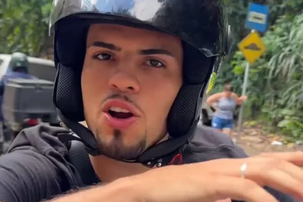 Imagem colorida mostra influenciador Mateus Ferreira, que morreu em Muzema - Metrópoles