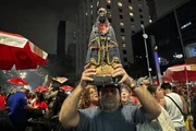 Apoiadores comemoram reeleição de Lula na Av. Paulista neste domingo (25/10). Apoiadores comemoram reeleição de Lula na Av. Paulista neste domingo (25/10).