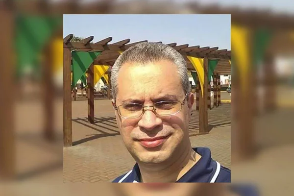 Imagem colorida do empresário Richards Pozzer - Metrópoles