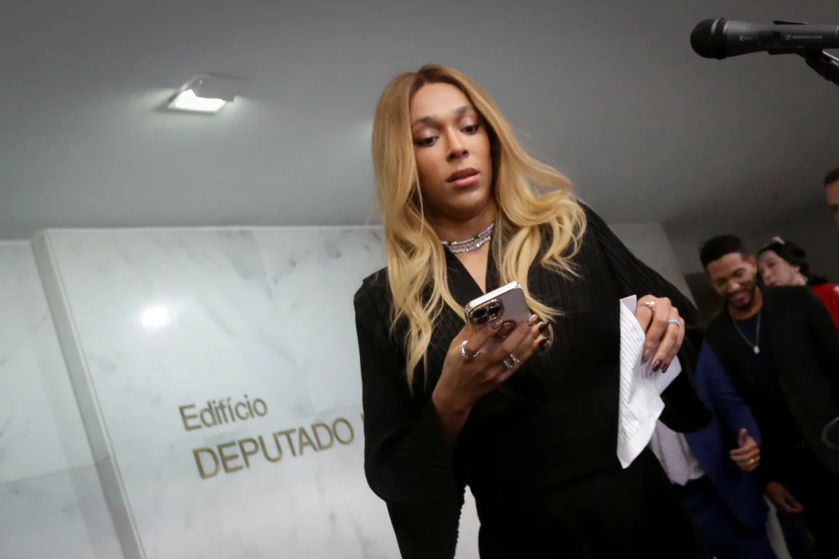 Erika Hilton vai ao MPSP por declaração de Vorcaro sobre doação a Tarcísio