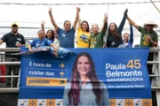 Paula Belmonte em último dia de campanha com o vice, juiz Everardo Ribeiro Paula Belmonte em último dia de campanha com o vice, juiz Everardo Ribeiro