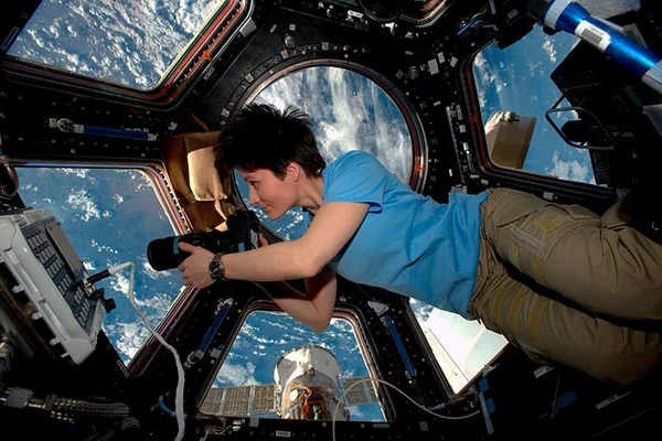 Astronauta italiana aposta nas viagens comerciais ao espaço