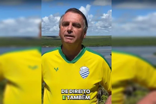 Fotografia colorida do ex-presidente Jair Bolsonaro - Metrópoles