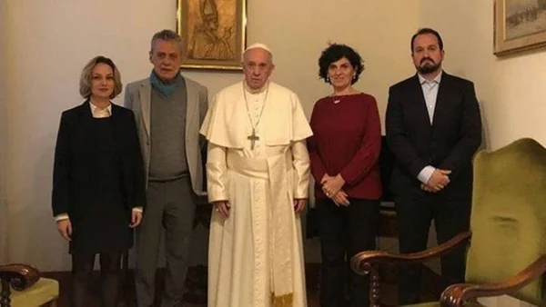 Chico Buarque entrega ao papa Francisco relatório sobre “lawfare”