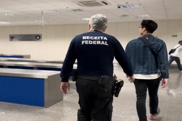 Passageiro da Malásia é preso com 4,1 kg de cocaína no Aeroporto JK