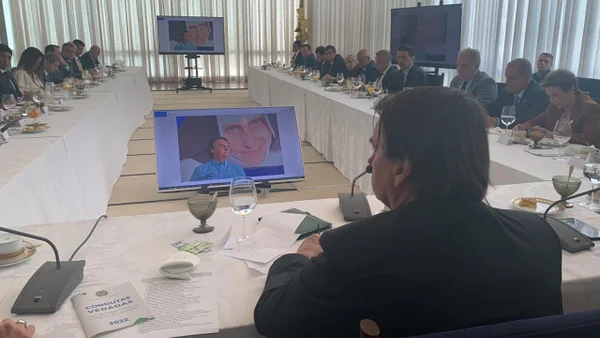 Bolsonaro com ministros no Alvorada