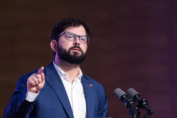 Presidente do Chile elogia o STF e o Brasil em evento da UnB