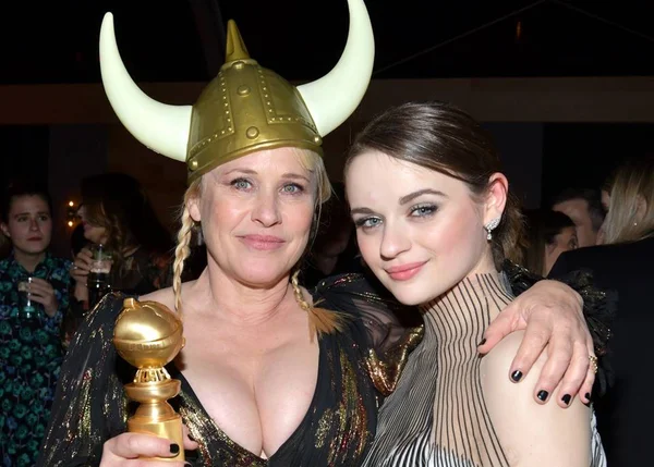Globo de Ouro: Patricia Arquette fere atriz na cabeça com troféu