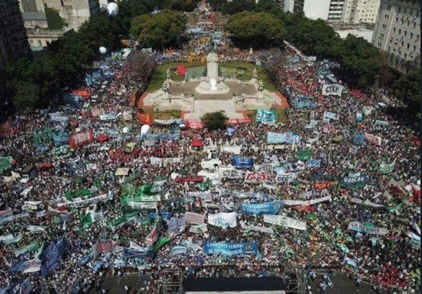 Argentinos fazem protestos contra reforma da Previdência