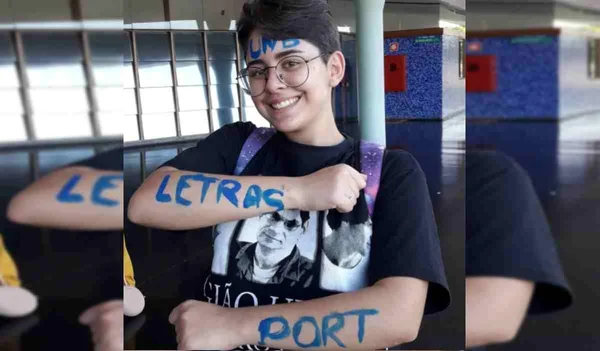 Jéssica Eveline Saraiva Araújo sorri para foto