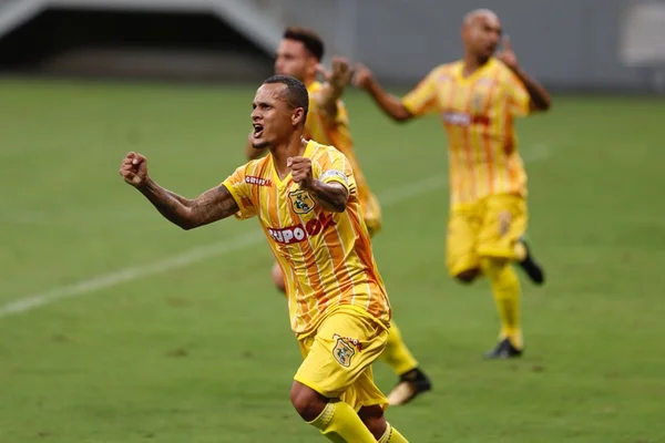 Brasiliense visita o Santa Maria depois de cinco jogos em casa