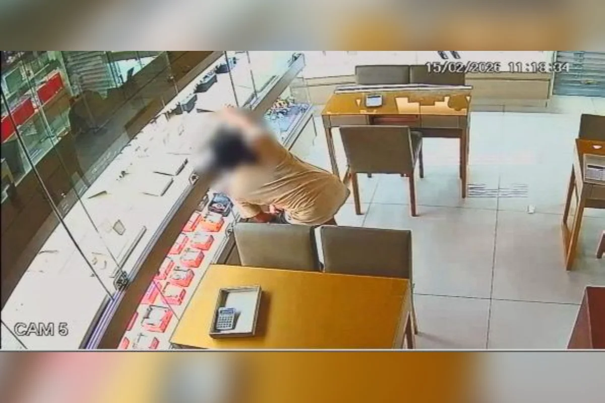 Os criminosos foram flagrados por câmeras de segurança Os criminosos foram flagrados por câmeras de segurança