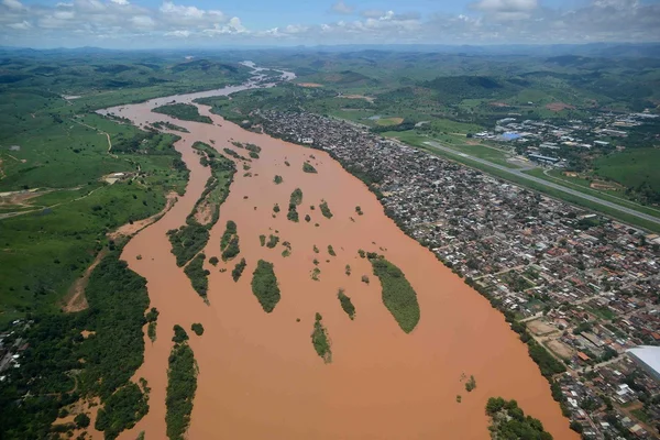 Vale é acusada de crimes ambientais em Nova Lima (MG)