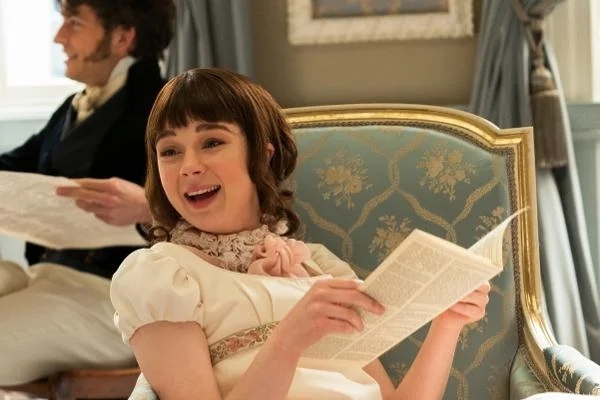 Claudia Jessie como Eloise Bridgerton