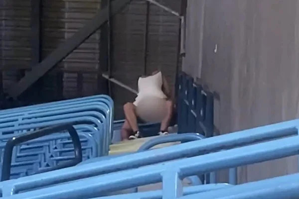 Torcedores são expulsos de jogo após sexo nas arquibancadas