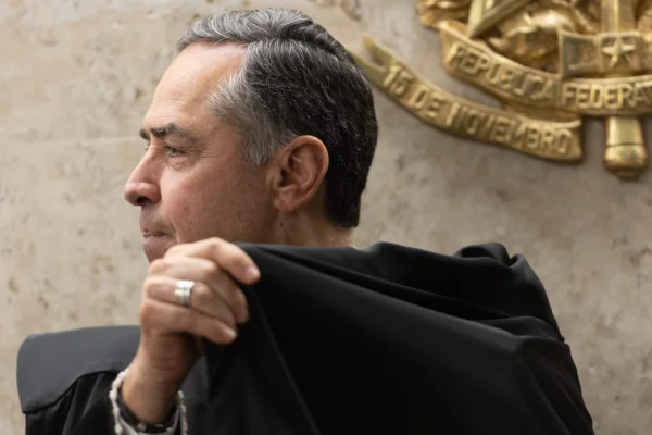 Luís Roberto Barroso durante posse para a vice-presidência do STF