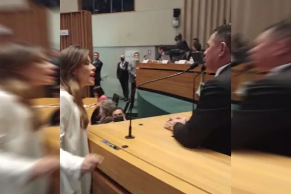 Vídeo: discussão entre deputados tem dedo no rosto e acusações no DF