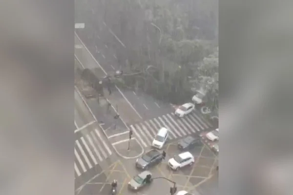 Imagem colorida mostra estragos de temporal em SP. Metrópoles