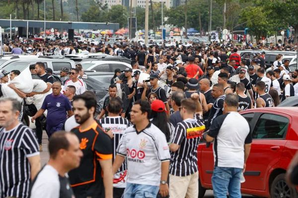 Torcedores do Corinthians chegam para o jogo entre Flamengo e Corinthians pela Supercopa Rei 2026 na Arena BRB Mané Garrincha Metrópoles Sports