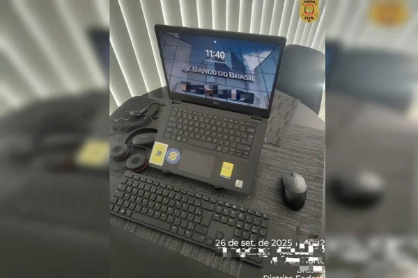 notebook aberto com tela do Banco do Brasil